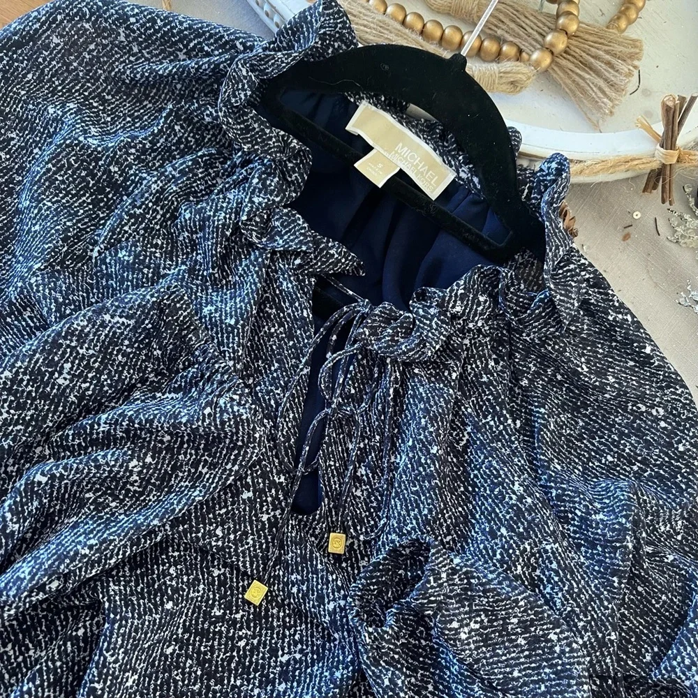 MICHAEL KORS Navy Blue Long Sleeve Lined Blouse Elastic Cuffs With Gold …
